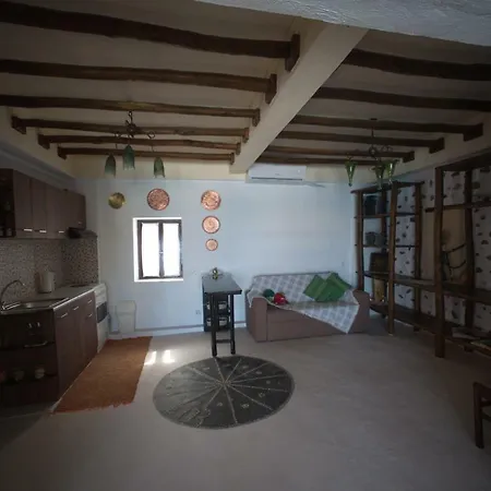 Komissa΄s House Apartman Ajía Pelajía
